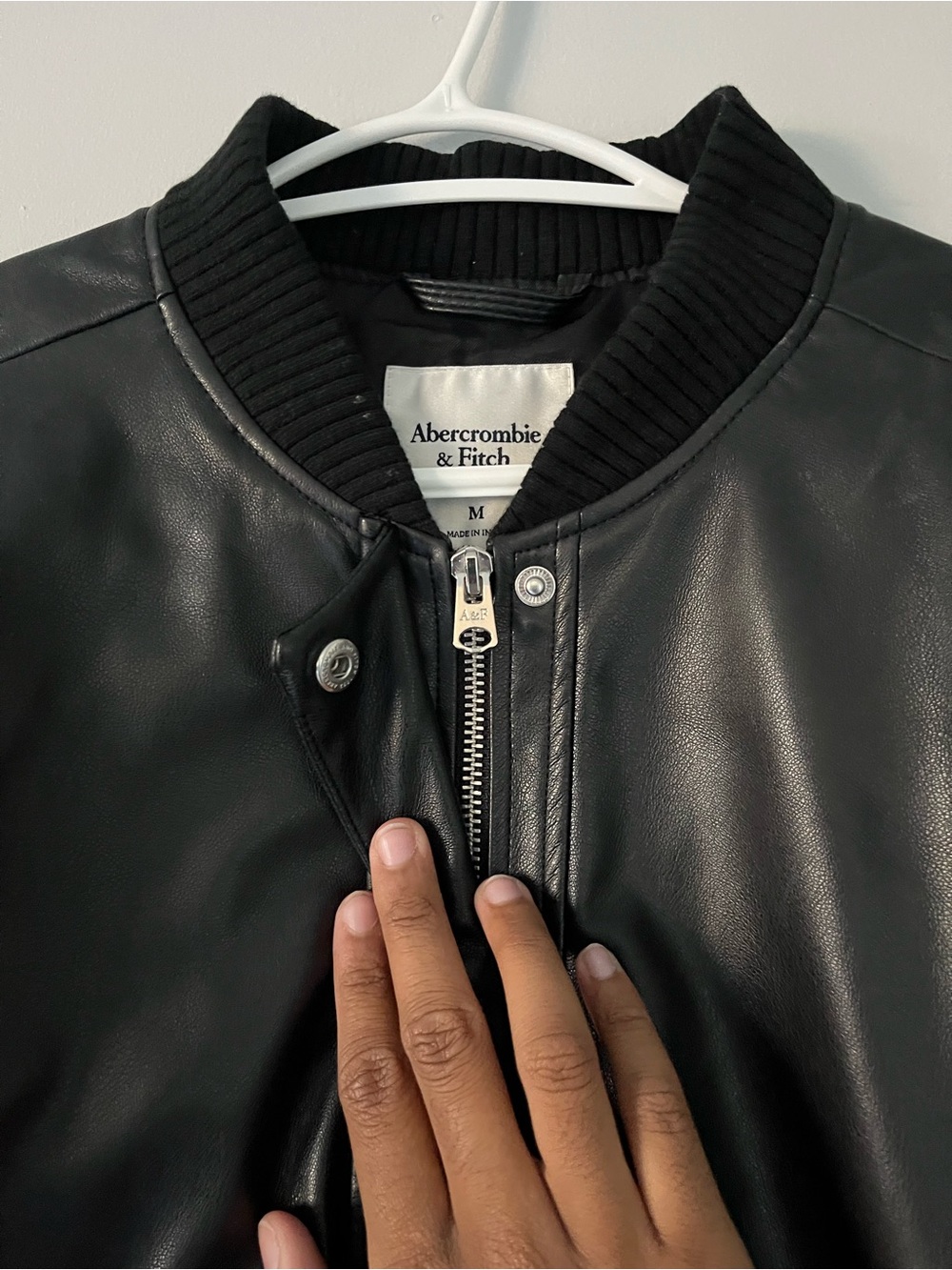 Abercrombie & Fitch Black vegan Leather cropped Bomber Jacket - Picture 3 of 14